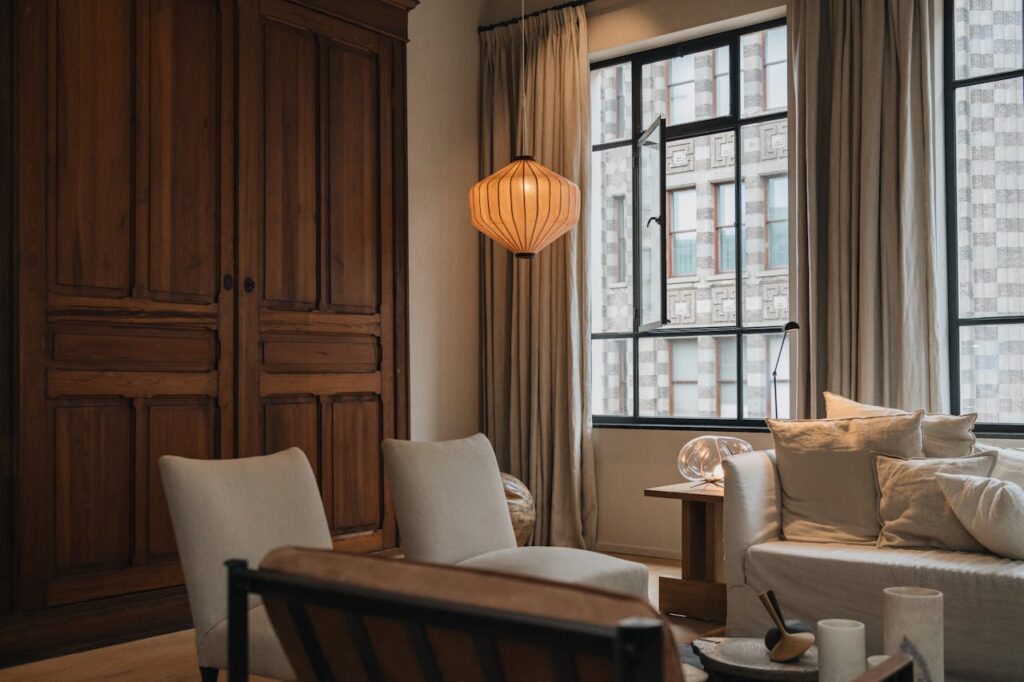 Binnenkijken bij huis Wolter Kroes: Een warm thuis voor muziek en gezin